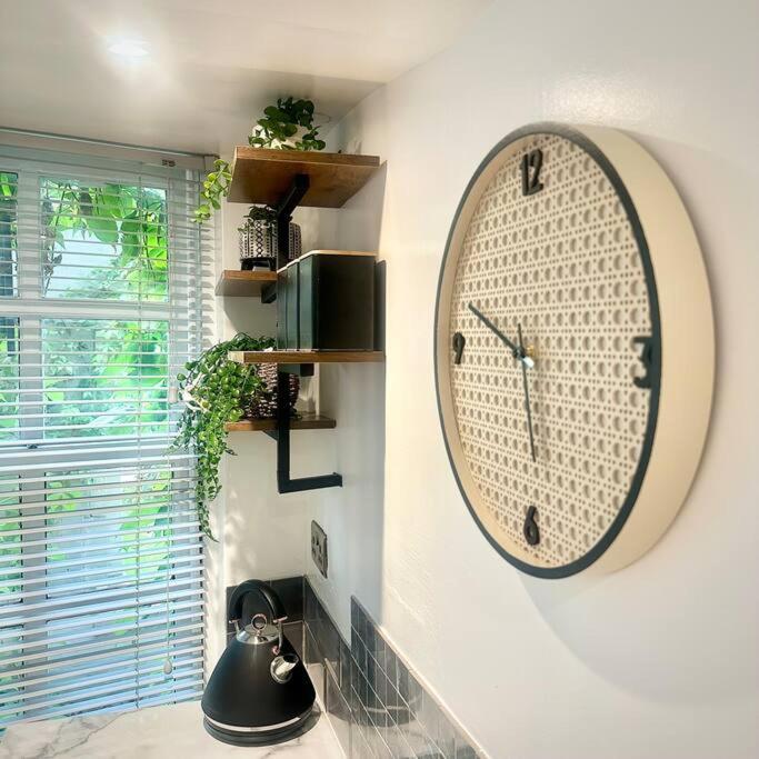 Cosy Stylish Studio Apartment Trowbridge Buitenkant foto