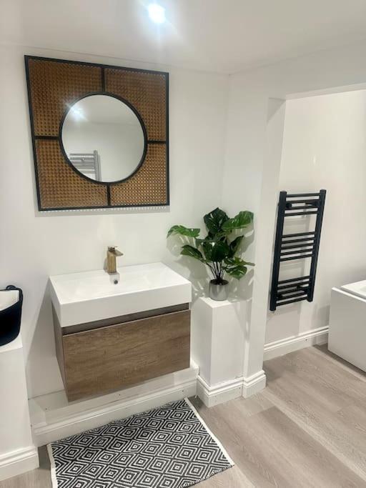 Cosy Stylish Studio Apartment Trowbridge Buitenkant foto