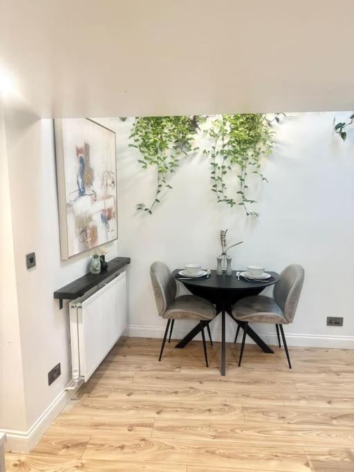 Cosy Stylish Studio Apartment Trowbridge Buitenkant foto