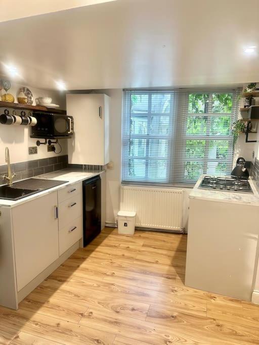 Cosy Stylish Studio Apartment Trowbridge Buitenkant foto