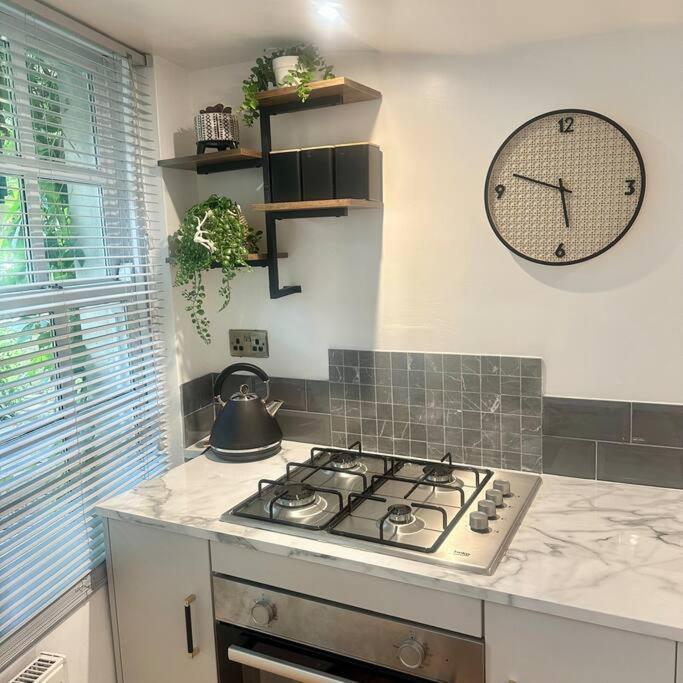 Cosy Stylish Studio Apartment Trowbridge Buitenkant foto