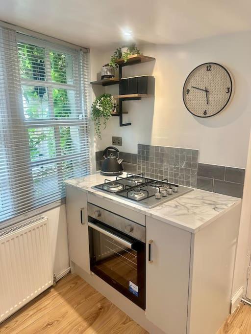 Cosy Stylish Studio Apartment Trowbridge Buitenkant foto