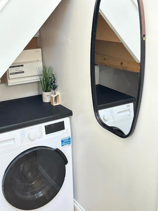 Cosy Stylish Studio Apartment Trowbridge Buitenkant foto